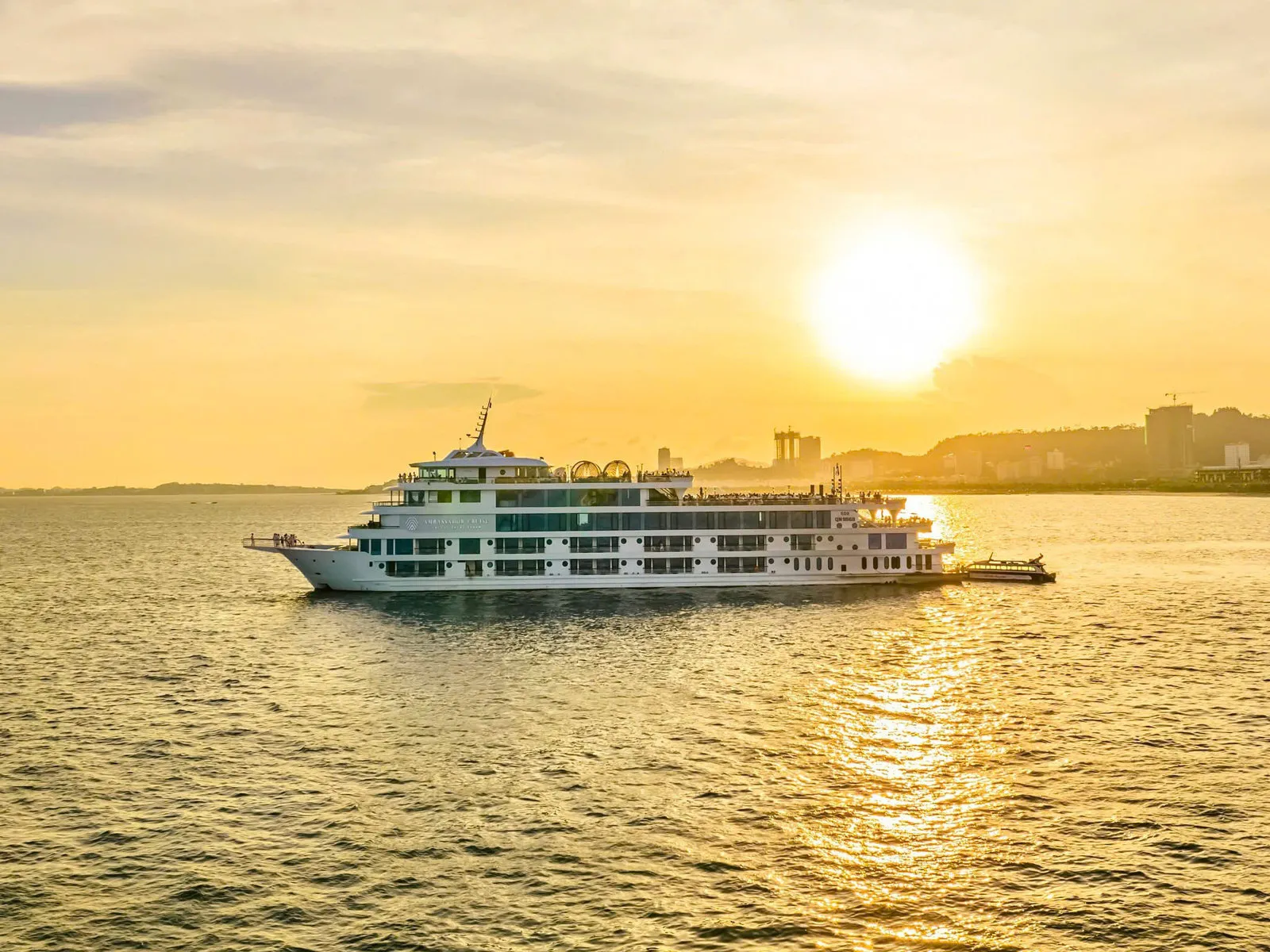 Ambassador Cruise Halong Bay · 2