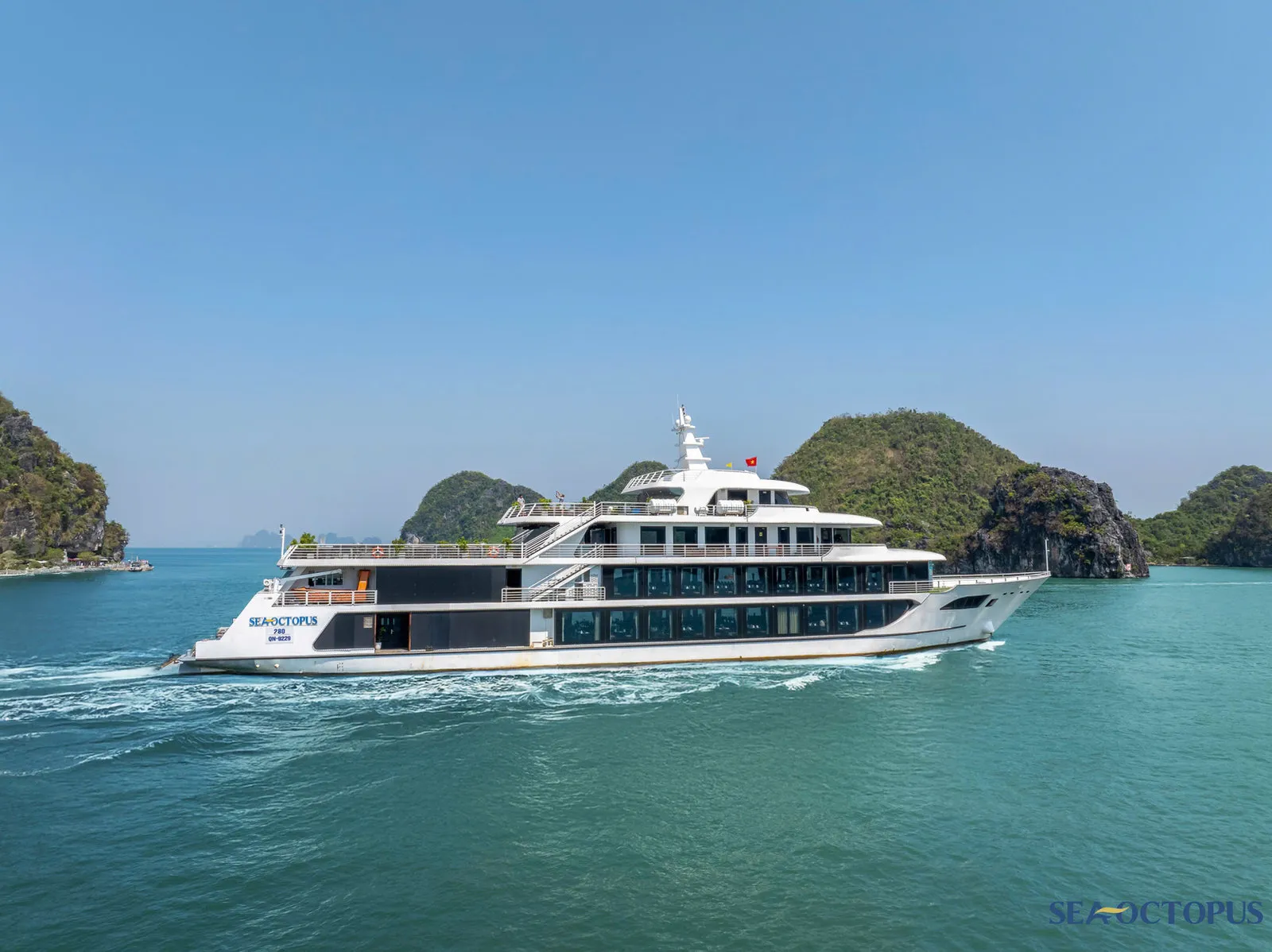 Sea Octopus Halong Cruise · 5