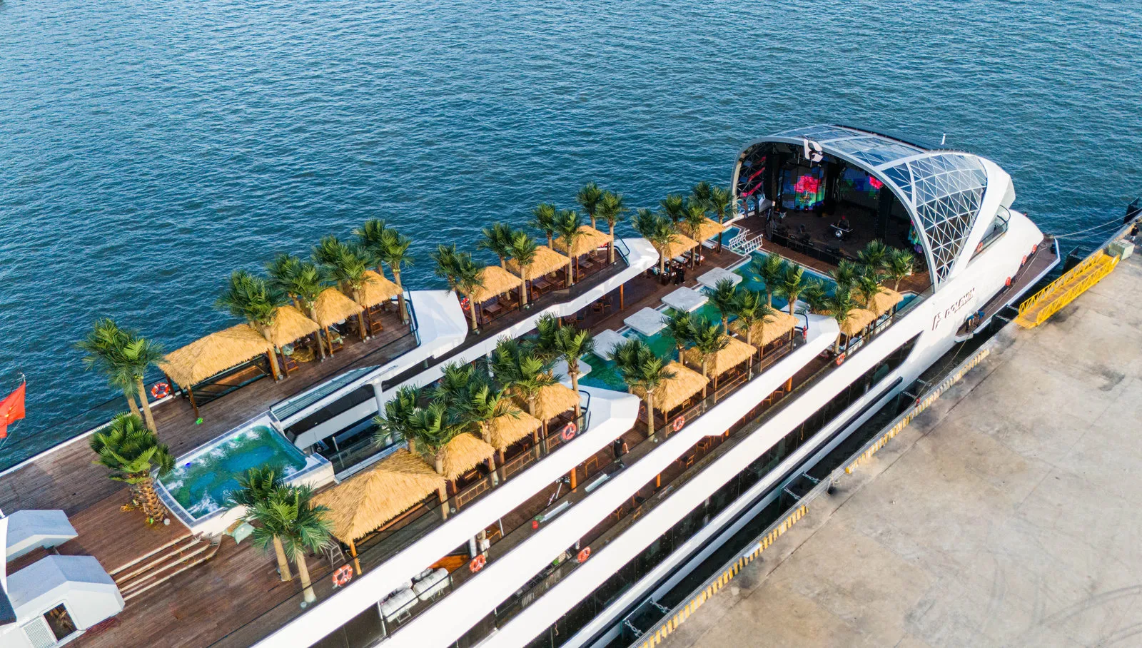 Dolphin Halong Cruise · 4