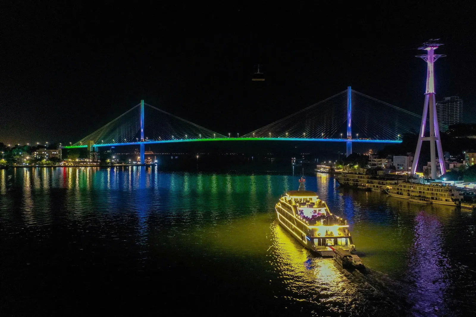 Sea Octopus Halong Cruise · 3
