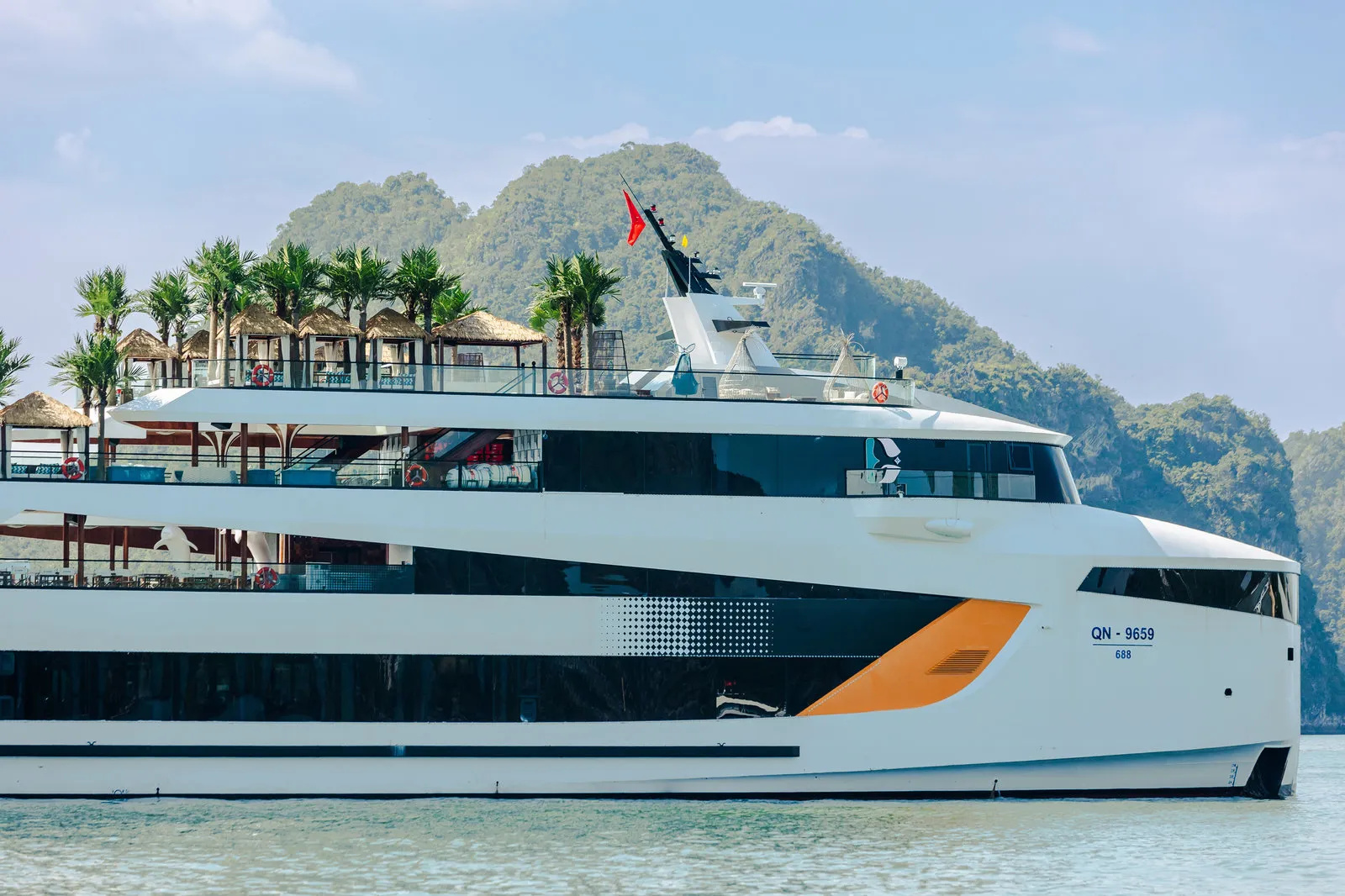 Dolphin Halong Cruise · 7