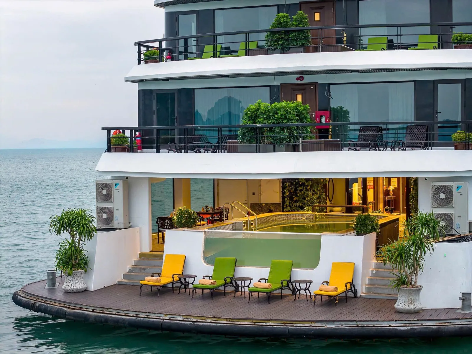 L'amour Cruise · 3