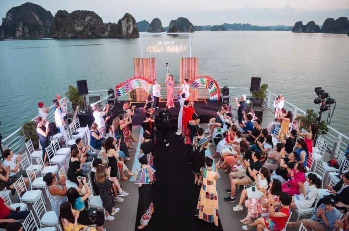 Ambassador Cruise Halong Bay · 8